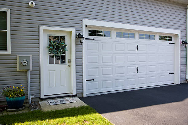 24/7 Emergency Garage Door Panel Replacement experts in Villas, FL